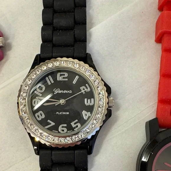 Set of 4 watches with colourful plastic bands. - Picture 4 of 7